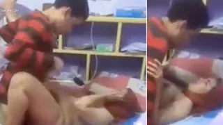 اخت صحبتي من المدرسه بعد ما قفشتها بتتفرج علي سكس مصري في الحمام وروحنا البيت نكنها